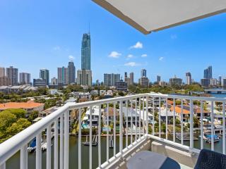 Modern 2Bed2BA, Heated Pool, BBQ, Balcony - Gold Coast - 3