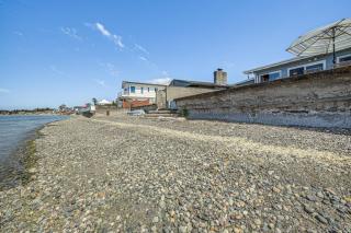 Oceanfront Beauty - 8