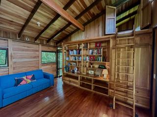 La cabana de Tata books, nature, and contemplation - 2