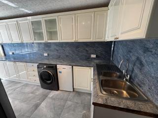 Bright and spacious home within walking distance to Luton Airport and amenities - 2