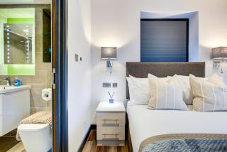 Stylish 2 bedroom London Penthouse - Bright, Airy & Private - London - 8