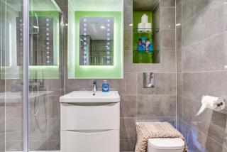 Private & Stylish 2 bedroom London Apartment - 4
