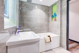 Stylish 2 bedroom London Penthouse - Bright, Airy & Private - London - 2