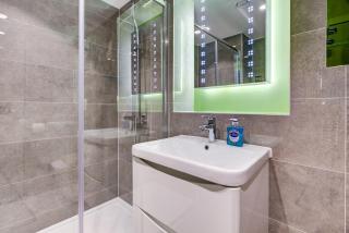 Stylish 2 bedroom London Penthouse - Bright, Airy & Private - London - 1