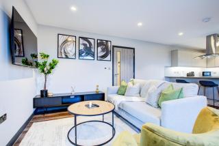 Private & Stylish 2 bedroom London Apartment - 9