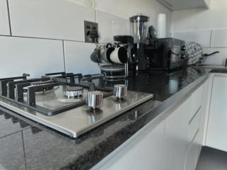 Cozy Home Away From Home The Base Apartment - 4