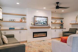 Spacious 6BR Family Retreat Sleeps 16 Near Zion - 2