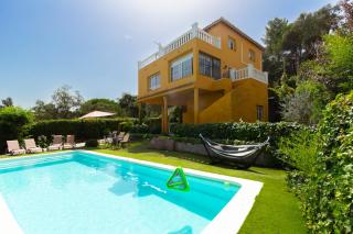 2 Private Abodes in One Magnificent Villa! - 0
