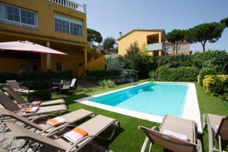 2 Private Abodes in One Magnificent Villa! - Maçanet de la Selva - 8