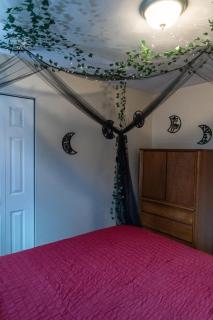 Near CMU and casino with Hot Tub, gym, fireplace - 3