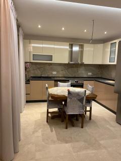 Rozi Apartment - 1