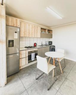 Modern One Bedroom Apartment Next to Canal Walk Mall - 8