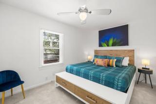 The Hyde Out - Cute Hyde Park Home with Private Hot Tub - 3