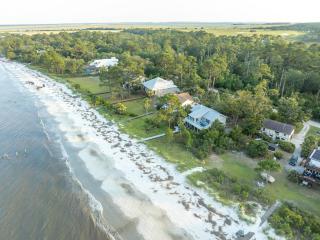 Coastal Bliss on Coffin Point - Beachfront Retreat - 9
