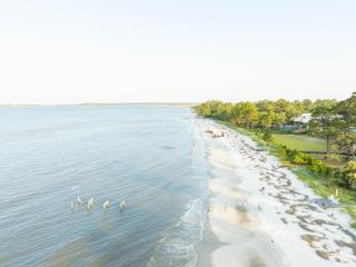 Coastal Bliss on Coffin Point - Beachfront Retreat - 5