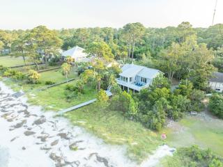 Coastal Bliss on Coffin Point - Beachfront Retreat - 4