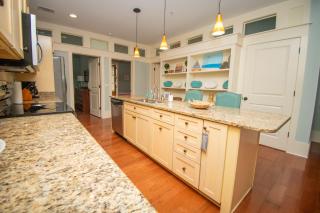 Newly Listed - Spacious Condo with Private Balcony - Beaufort - 3