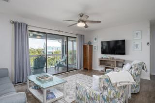 Coastal Villa Retreat on Harbor Island - 2BR-2BA - Sleeps 6 - 9