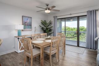 Coastal Villa Retreat on Harbor Island - 2BR-2BA - Sleeps 6 - 8