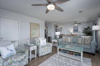 Coastal Villa Retreat on Harbor Island - 2BR-2BA - Sleeps 6 - 6