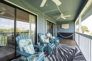 Coastal Villa Retreat on Harbor Island - 2BR-2BA - Sleeps 6 - 5