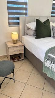 Luxury Lakeview Retreat - Pretoria - 5