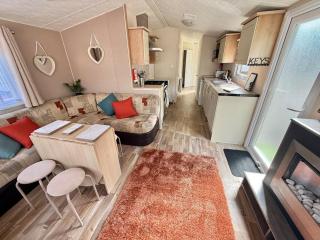 Deluxe Delta 4-Bedroom Caravan Located at Maryville Caravan Site Uddingston, Glasgow - 2
