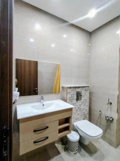Charming and modern 3-Bedroom Apartment - 5
