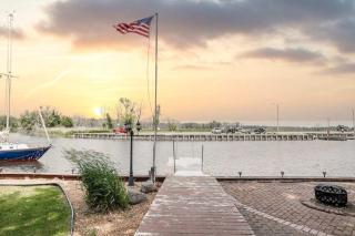 Waterfront Home with Dock Sleeps 8 - - 0
