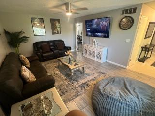 Beautiful Home & Pool - Fresno - 7