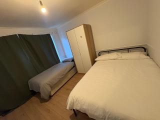 Bed in mixed shared room North London Hostel - 0