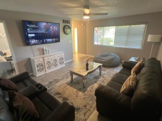 Beautiful Home & Pool - Fresno - 8