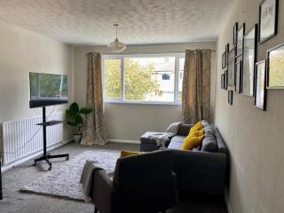 Spacious Town Centre Apartment - Barnsley - 9