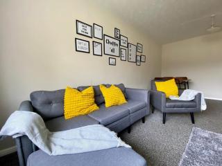 Spacious Town Centre Apartment - Barnsley - 5