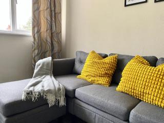 Spacious Town Centre Apartment - 1