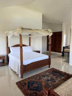 Nature and pool Lodge - Takaungu - 3