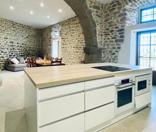 Le Bastion, 15 guests, 5 suites, 5 baths, AC - 7