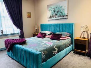 Super King, Close to Beach, Shops, Train, Shared Bathroom - St. Leonards - 0