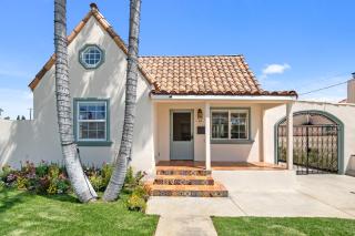 Cheerful 6-Bedroom Villa with Hot-tub - 9