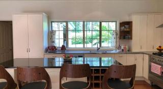 Serene Whangarei lifestyle luxurious modern home with trees and Garden Views - 2