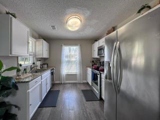 New! 10 Guest! King Bed! Patio! Grill! Near ATL & Downtown Norcross - 7