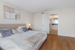 Marina Edge Bright 1BR 1BA Condo by the Beach - 9