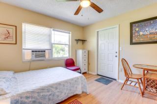 7 Mi to Beach Pinellas Park Studio with Patio - 3