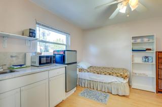 Walkable Studio in Pinellas Park with Desk and Patio - 2