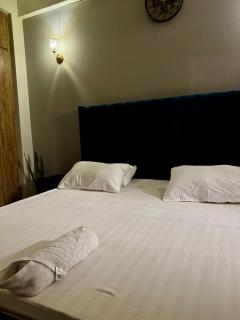 Luxurious 2 Bed Apartment - Islamabad - 1
