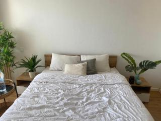 Chic Urban Studio with Stunning City Views, Panoramic View Of The Ocean Beach & Agadir Ouflla Mountains - Agadir - 8