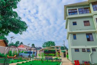 Jannele Suites Hotel - Mukono - 2