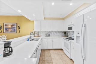 OW16-205 Spacious Condo with Screened Balcony, Walk to Beach, Pools, Hot Tubs, and More - 9