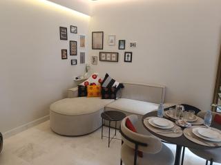 Sunny Studio Apartment with Courtyard - 4