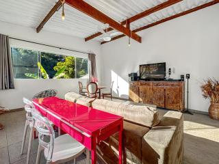 Sítio com Churrasqueira, Piscina, Lago e Natureza - 9